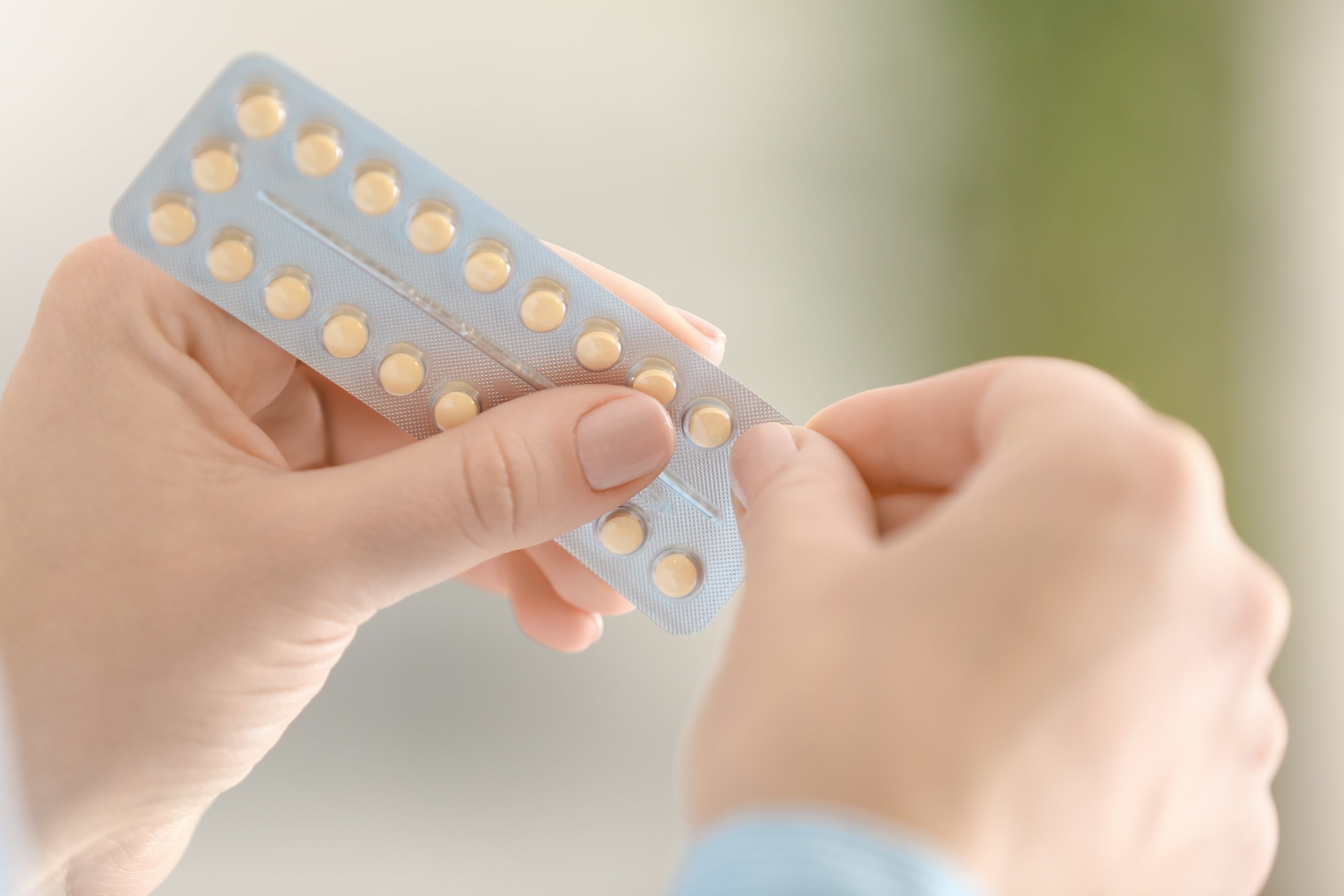 Как правильно принимать противозачаточные. Контрацептивы. Гормональная контрацепция. Контрацептивы фото. Противозачаточные таблетки для женщин.